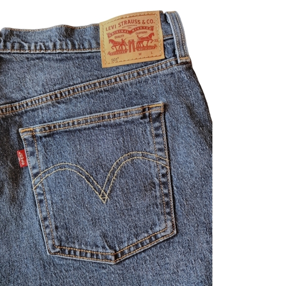 Levi's 501 raw hem button-fly high waist denim shorts 34" waist - Picture 4 of 12